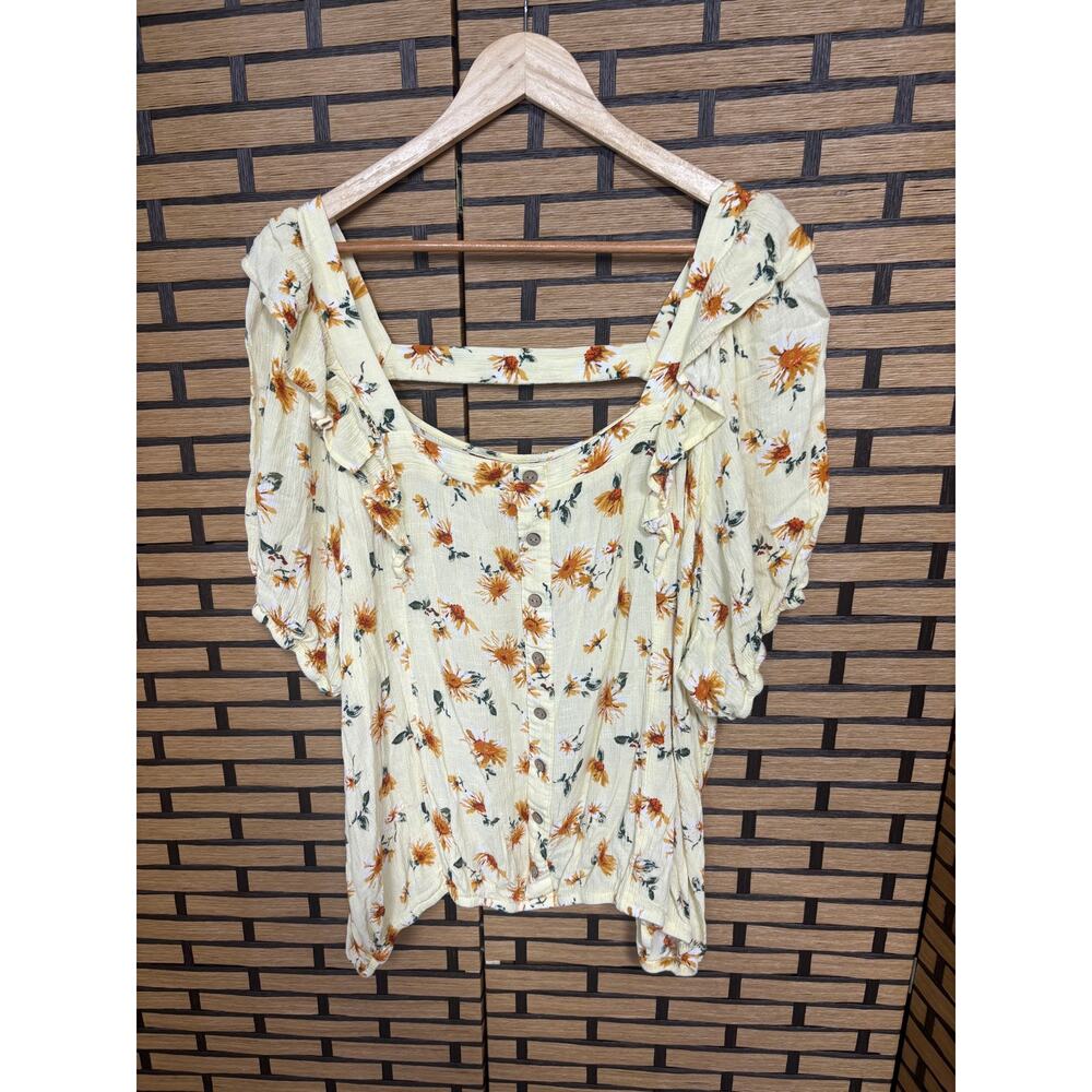 Maurices Yellow Floral Top‎ Size 3X